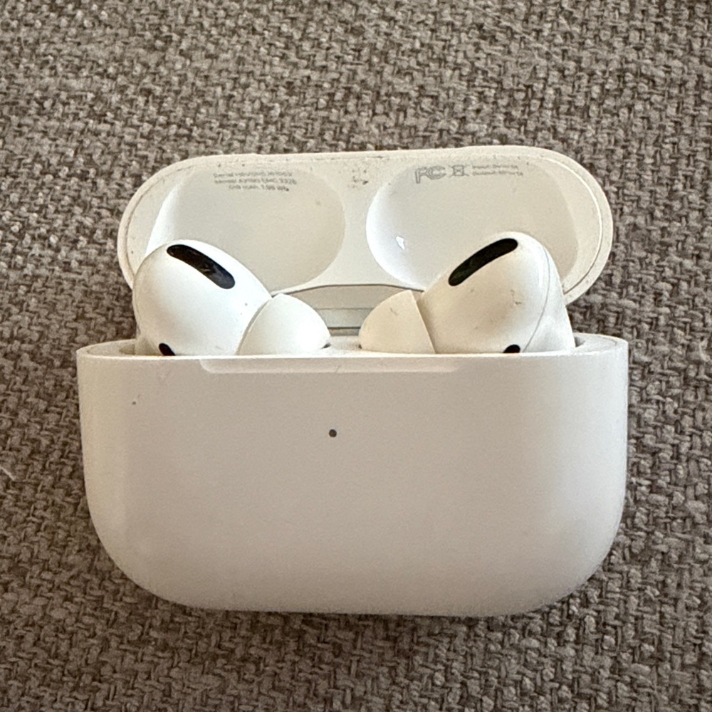 Airpods Pro (1st Gen) with Charging Case